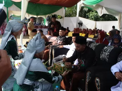 PENAMPILAN TARI PERSEMBAHAN