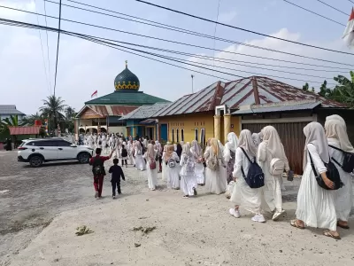 Semarak HUT RI Ke 81 Penyantunan Anak Yatim (50)