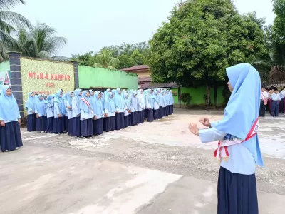 UPACARA SENIN PAGI (20