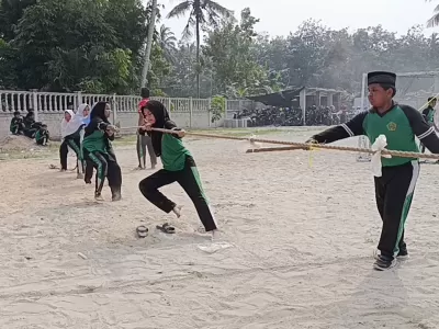 LOMBA TARIK TAMBANG (1)